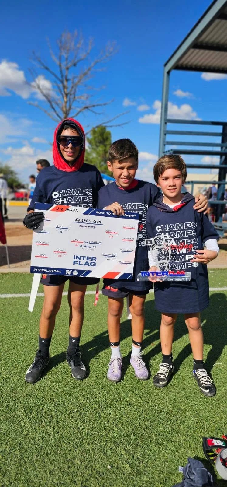 Tres integrantes de Kansas U12 comparten el campeonato.