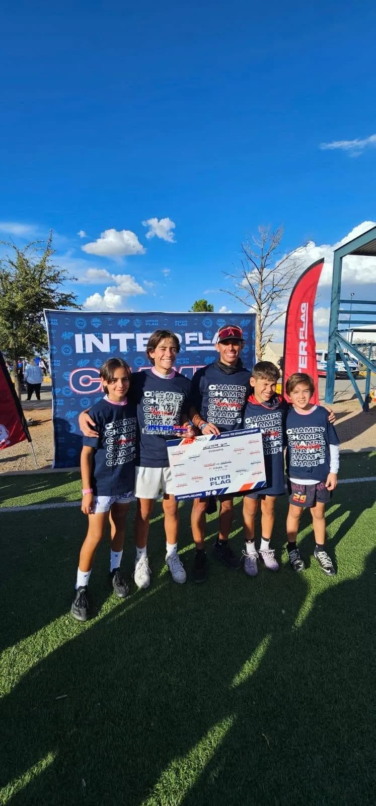 El equipo comparte la alegría del campeonato de Interflag.